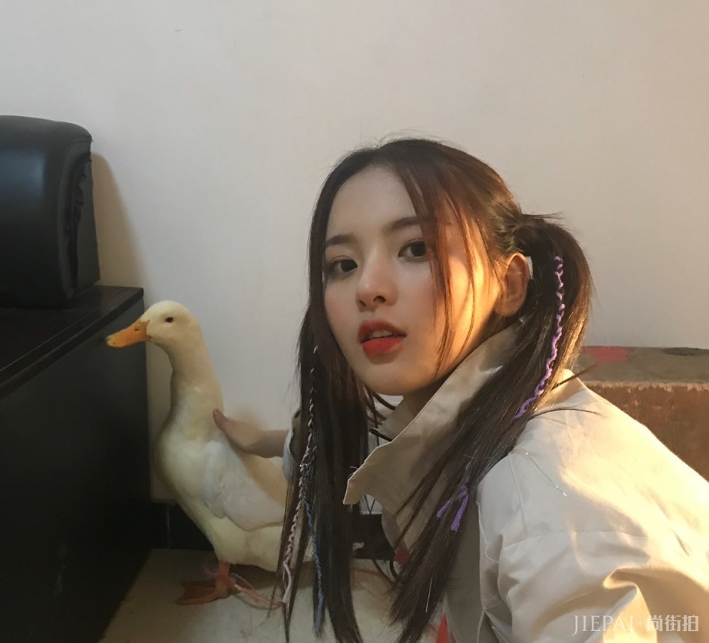 �Խ��˫��β�裬������������Ƥ����������Ԫ��Ů